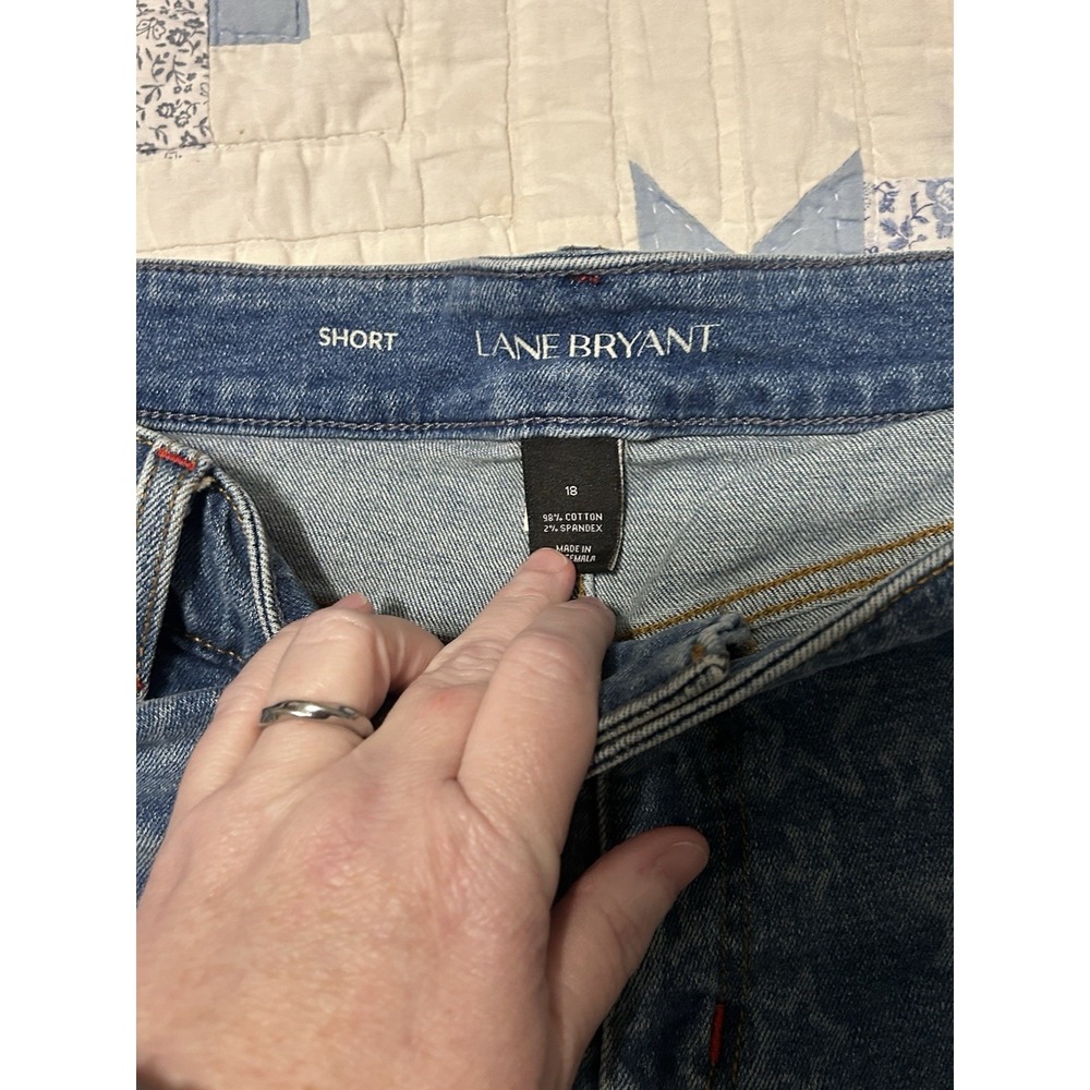 Lane Bryant Plus Size Denim Cut Off Shorts Star Embroidery Raw Hem Blue Size 18 - Picture 2 of 4